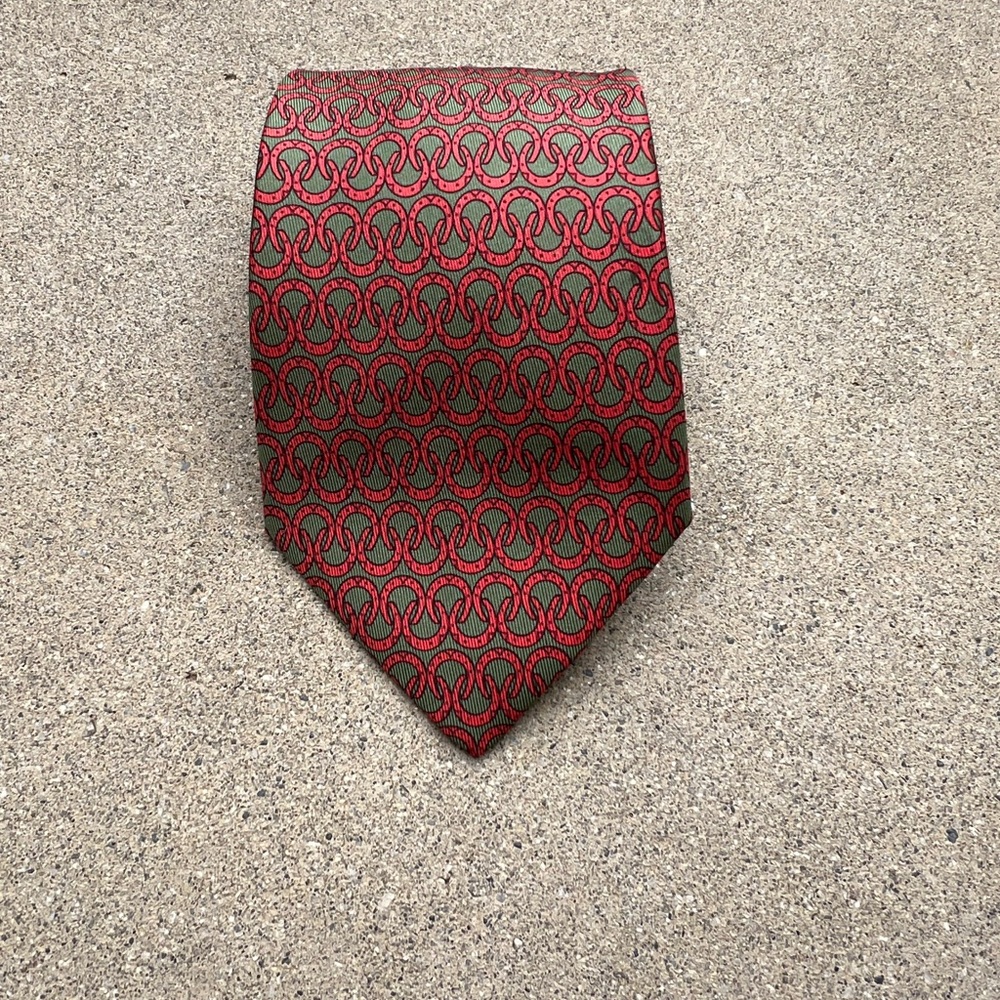 Hermes Paris Red and Green Horseshoe Patterned Tie Luxury Silk Equestrian